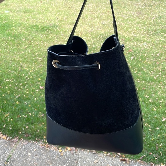 Michael Kors Cary Medium Suede and Leather Bucket Bag comes in a MK dust bag - Picture 2 of 10